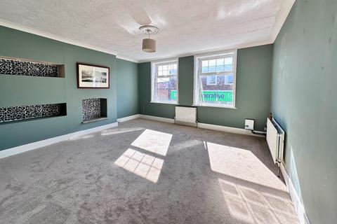 2 bedroom flat for sale, Lymington Road, Highcliffe, Dorset. BH23 5EY