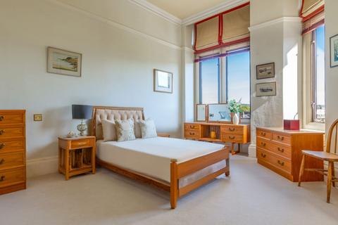 2 bedroom flat for sale, Grand Parade, Bath BA2