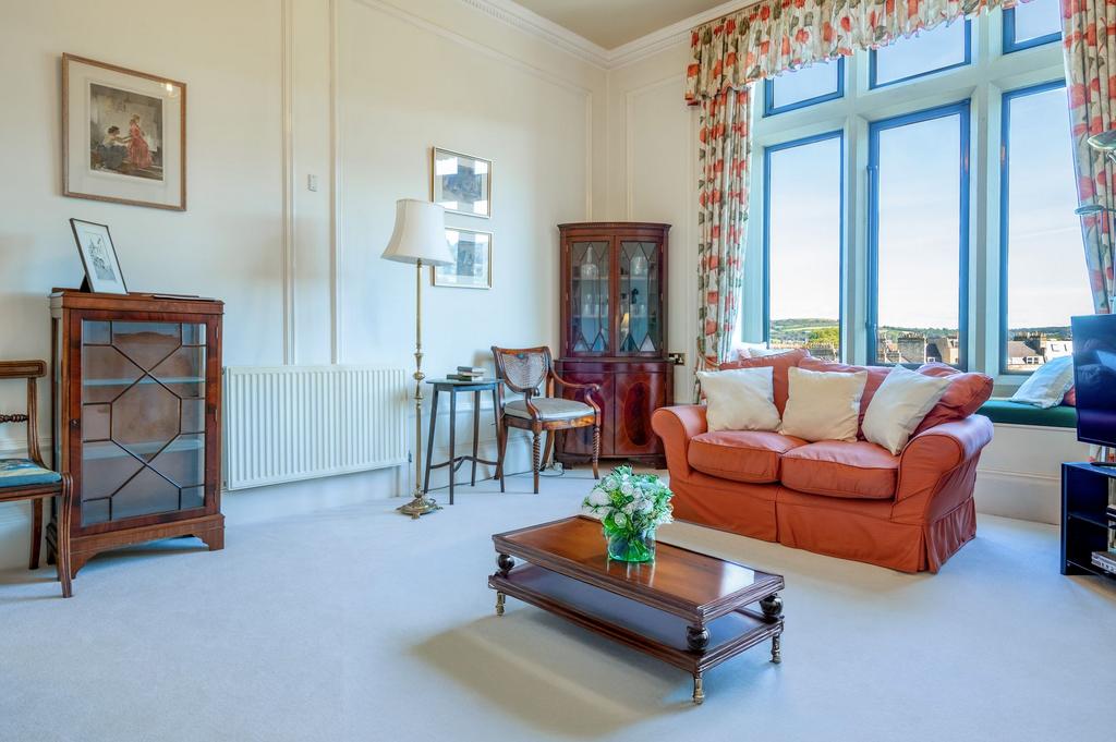 Spacious lounge