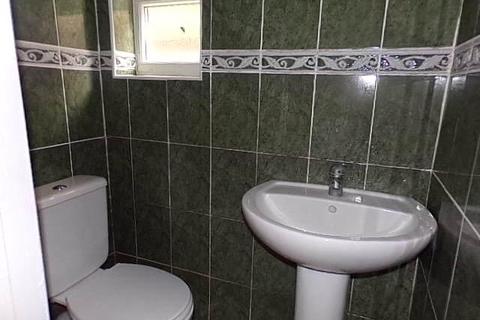 3 bedroom semi-detached house to rent, Hadley Street, Oldbury, West Midlands, B68