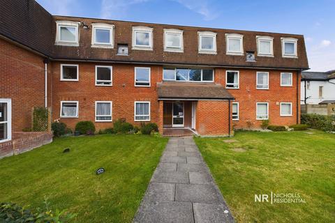 1 bedroom flat for sale, East Street, Epsom, Surrey. KT17