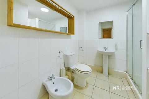 1 bedroom flat for sale, East Street, Epsom, Surrey. KT17