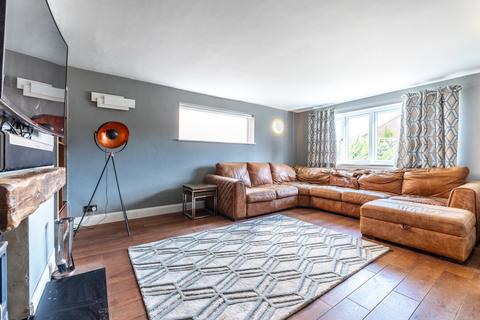 Farthings Beehive Road, Binfield, Bracknell, RG12 8TR