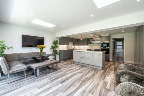 Farthings Beehive Road, Binfield, Bracknell, RG12 8TR