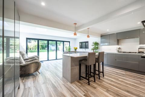 Farthings Beehive Road, Binfield, Bracknell, RG12 8TR