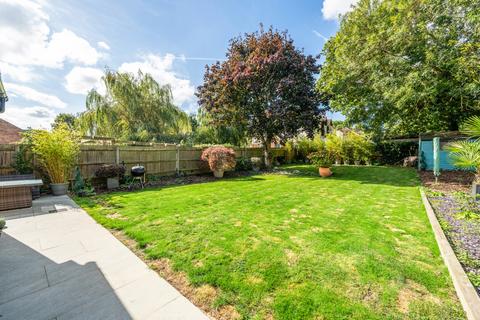 Farthings Beehive Road, Binfield, Bracknell, RG12 8TR