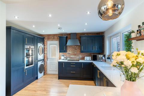 15 School Lane, South Milford, Leeds, LS25 5NA