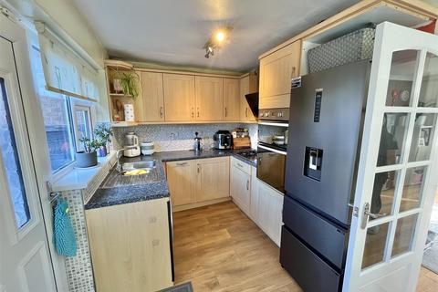 2 bedroom end of terrace house for sale, Werneth Road, Glossop