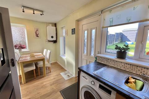 2 bedroom end of terrace house for sale, Werneth Road, Glossop