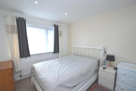 2 bedroom flat for sale, Avenue Road, Freshwater