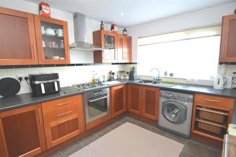 2 bedroom flat for sale, Avenue Road, Freshwater