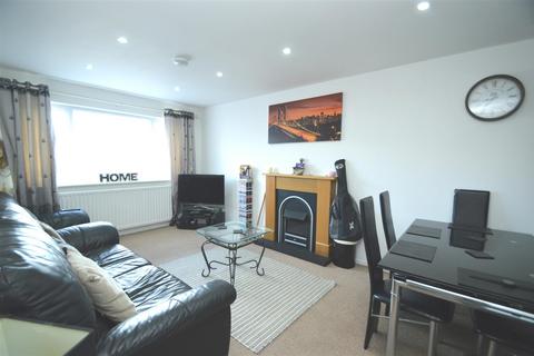 2 bedroom flat for sale, Avenue Road, Freshwater