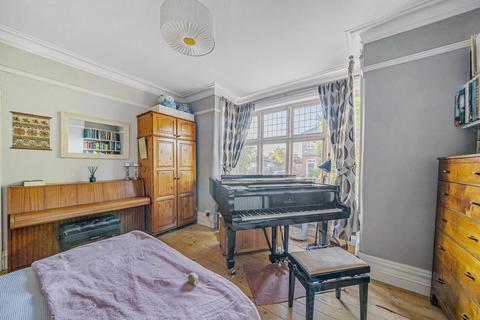 49a Heather Road, London, SE12 0UG