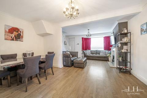 3 bedroom terraced house for sale, Laburnum Avenue, Hornchurch