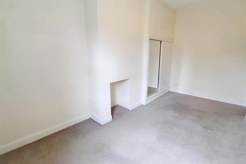106 Barcroft Road, Huddersfield, HD4 6LD