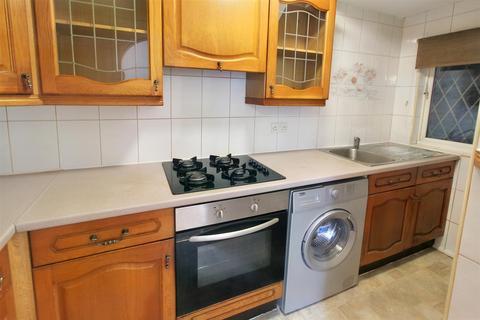 106 Barcroft Road, Huddersfield, HD4 6LD