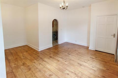 106 Barcroft Road, Huddersfield, HD4 6LD