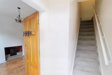 106 Barcroft Road, Huddersfield, HD4 6LD