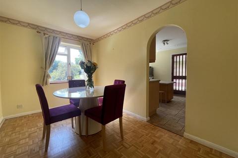 Elsinore The Hamlet, Gallowstree Common, Reading, RG4 9BU