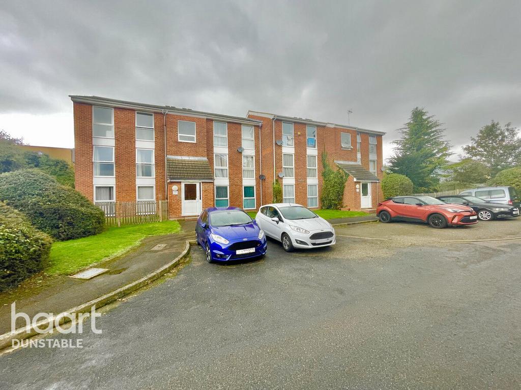The Mall, Dunstable 2 bed apartment for sale £150,000