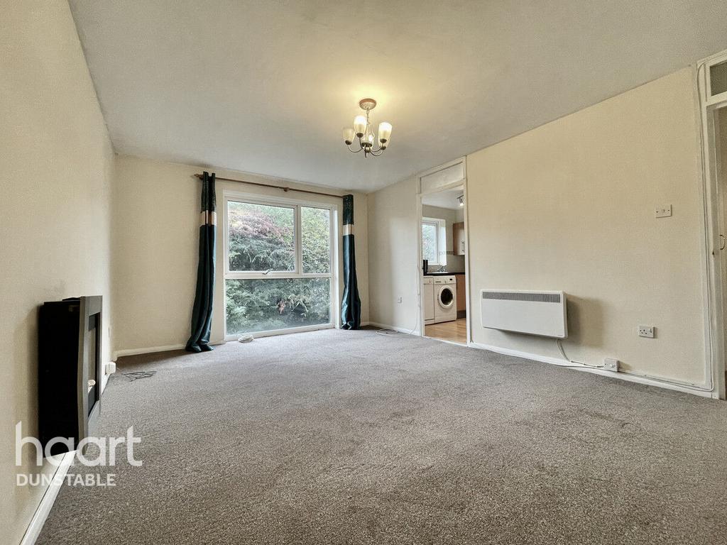 The Mall, Dunstable 2 bed apartment for sale £150,000
