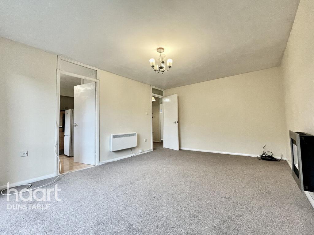 The Mall, Dunstable 2 bed apartment for sale £150,000