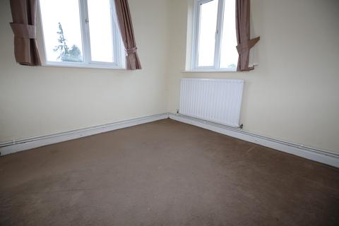 3 bedroom flat to rent, Ashley Crescent, Southampton SO19