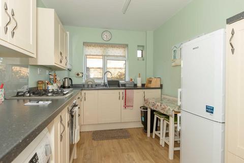 2 bedroom flat for sale, Ingleside Crescent, Lancing