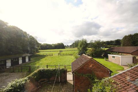 3 bedroom end of terrace house to rent, Cranes Lane, Ormskirk L40