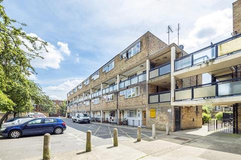 3 bedroom flat for sale, Hawthorne Close, London