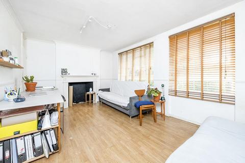 3 bedroom flat for sale, Hawthorne Close, London