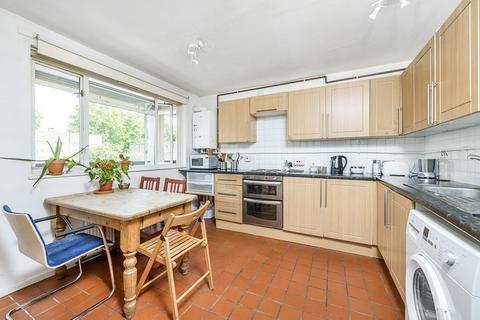 3 bedroom flat for sale, Hawthorne Close, London