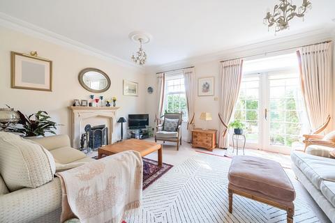 2 Wallace Square, Coulsdon, CR5 1RS