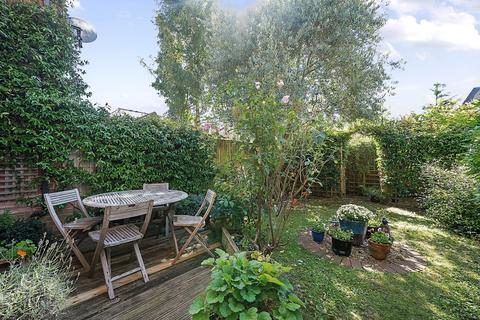 2 Wallace Square, Coulsdon, CR5 1RS