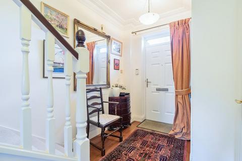 2 Wallace Square, Coulsdon, CR5 1RS