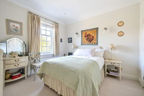2 Wallace Square, Coulsdon, CR5 1RS