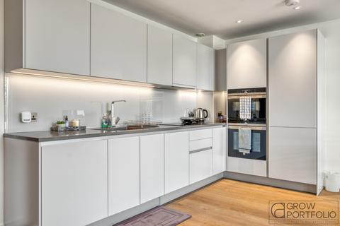 2 bedroom apartment for sale, Altissima House, London SW11