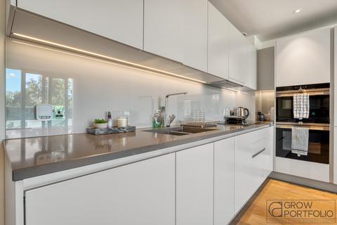 2 bedroom apartment for sale, Altissima House, London SW11