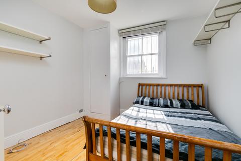 2 bedroom flat to rent, East Hill, London