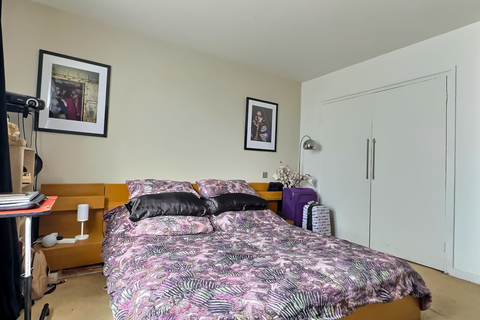 1 bedroom flat for sale, The Water Gardens, London