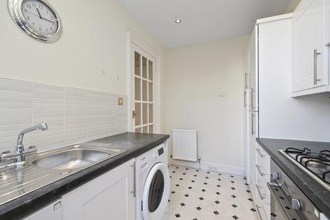 12/2 Drummond Place, Edinburgh, EH3 6PJ