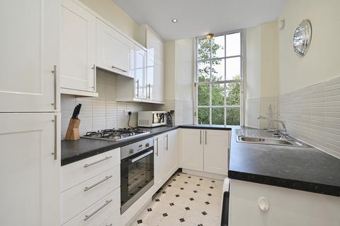 12/2 Drummond Place, Edinburgh, EH3 6PJ