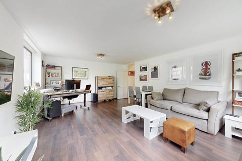 2 bedroom flat for sale, Queens Court, 4-8 Finchley Road, St John's Wood, London