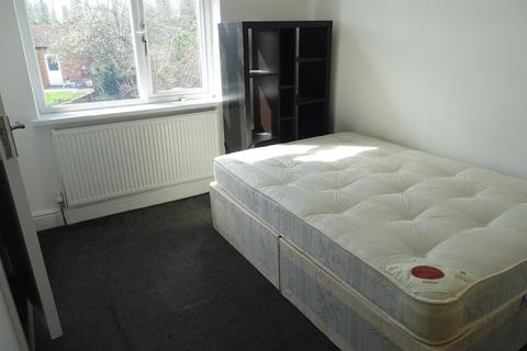 1 bedroom in a house share to rent, Windmill Lane, Greenford