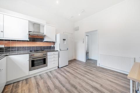 2 bedroom flat to rent, Norwood Road Tulse Hill SE27