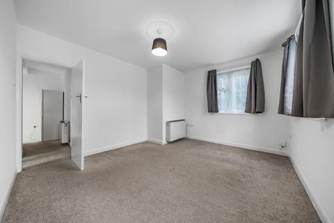 2 bedroom flat to rent, Montague Road Wimbledon SW19