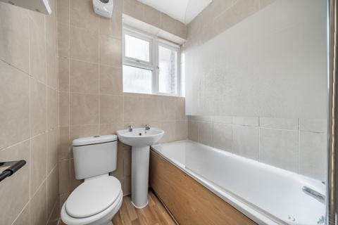 2 bedroom flat to rent, Montague Road Wimbledon SW19