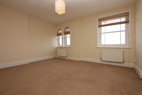 3 bedroom apartment to rent, Union Street, Ryde