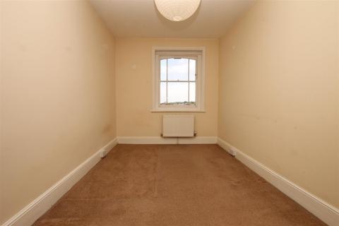 3 bedroom apartment to rent, Union Street, Ryde