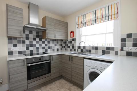 3 bedroom apartment to rent, Union Street, Ryde